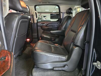 2010 Cadillac Escalade ESV Luxury Collection 4DR SUV AWD   - Photo 12 - Hamilton, OH 45015