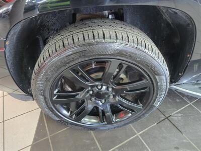 2010 Cadillac Escalade ESV Luxury Collection 4DR SUV AWD   - Photo 38 - Hamilton, OH 45015