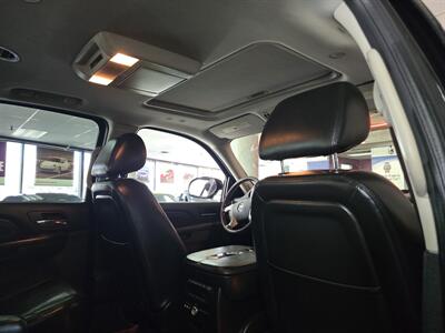 2010 Cadillac Escalade ESV Luxury Collection 4DR SUV AWD   - Photo 19 - Hamilton, OH 45015
