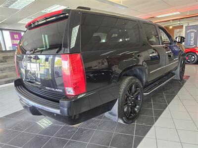 2010 Cadillac Escalade ESV Luxury Collection 4DR SUV AWD   - Photo 4 - Hamilton, OH 45015