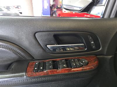 2010 Cadillac Escalade ESV Luxury Collection 4DR SUV AWD   - Photo 23 - Hamilton, OH 45015