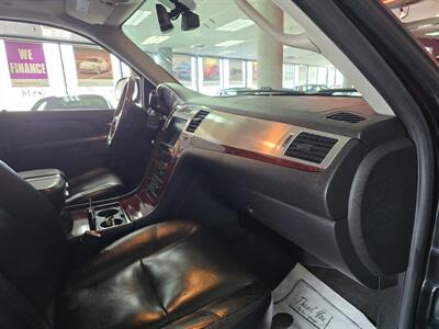 2010 Cadillac Escalade ESV Luxury Collection 4DR SUV AWD   - Photo 16 - Hamilton, OH 45015