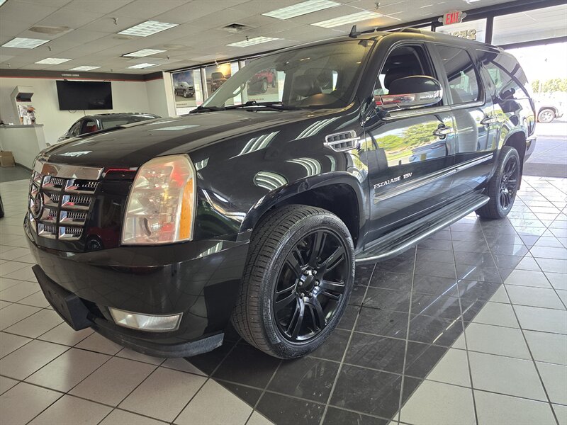 2010 Cadillac Escalade ESV Luxury Collection 4DR SUV AWD - Photo 1 - Hamilton, OH 45015