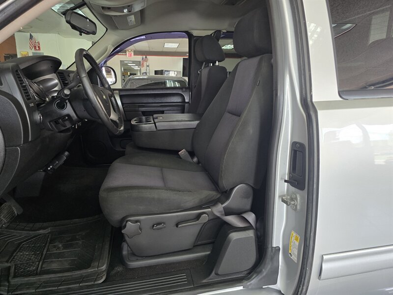 2013 Chevrolet Silverado 1500 LT 4DR EXTENDED CAB - Photo 9 - Hamilton, OH 45015