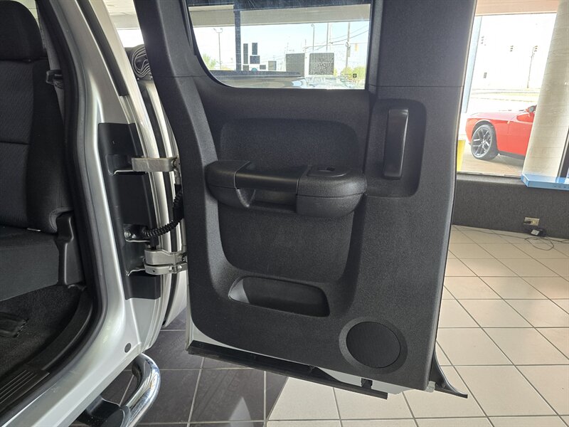 2013 Chevrolet Silverado 1500 LT 4DR EXTENDED CAB - Photo 10 - Hamilton, OH 45015