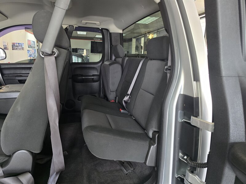 2013 Chevrolet Silverado 1500 LT 4DR EXTENDED CAB - Photo 11 - Hamilton, OH 45015