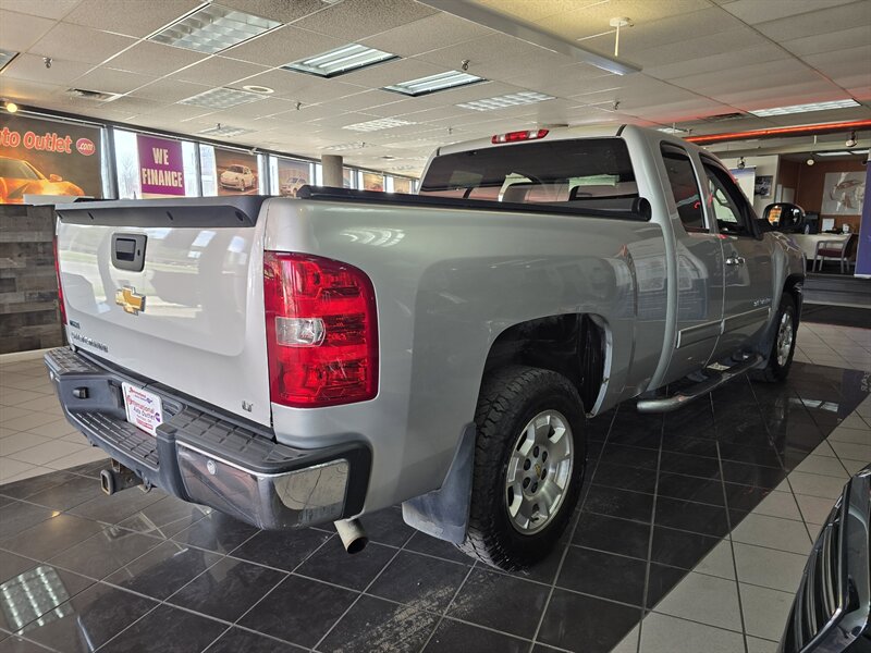 2013 Chevrolet Silverado 1500 LT 4DR EXTENDED CAB - Photo 4 - Hamilton, OH 45015