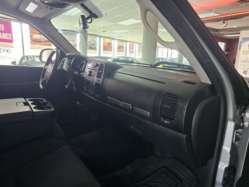 2013 Chevrolet Silverado 1500 LT 4DR EXTENDED CAB - Photo 13 - Hamilton, OH 45015