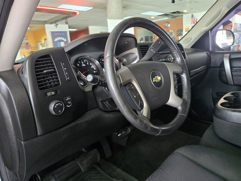 2013 Chevrolet Silverado 1500 LT 4DR EXTENDED CAB - Photo 18 - Hamilton, OH 45015