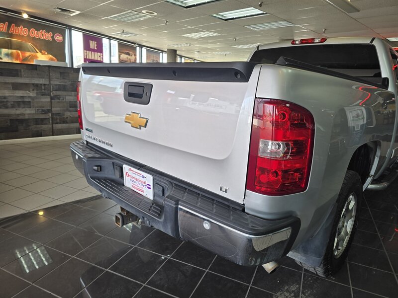 2013 Chevrolet Silverado 1500 LT 4DR EXTENDED CAB - Photo 5 - Hamilton, OH 45015