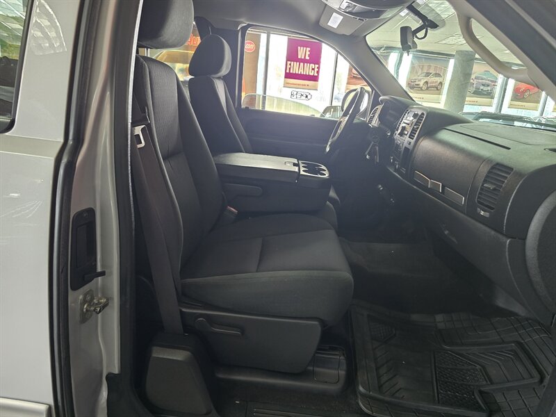 2013 Chevrolet Silverado 1500 LT 4DR EXTENDED CAB - Photo 14 - Hamilton, OH 45015