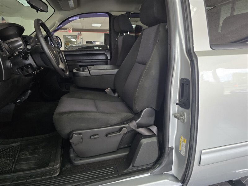 2013 Chevrolet Silverado 1500 LT 4DR EXTENDED CAB - Photo 19 - Hamilton, OH 45015