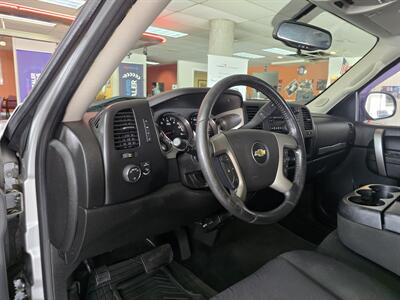 2013 Chevrolet Silverado 1500 LT 4DR EXTENDED CAB - Photo 8 - Hamilton, OH 45015