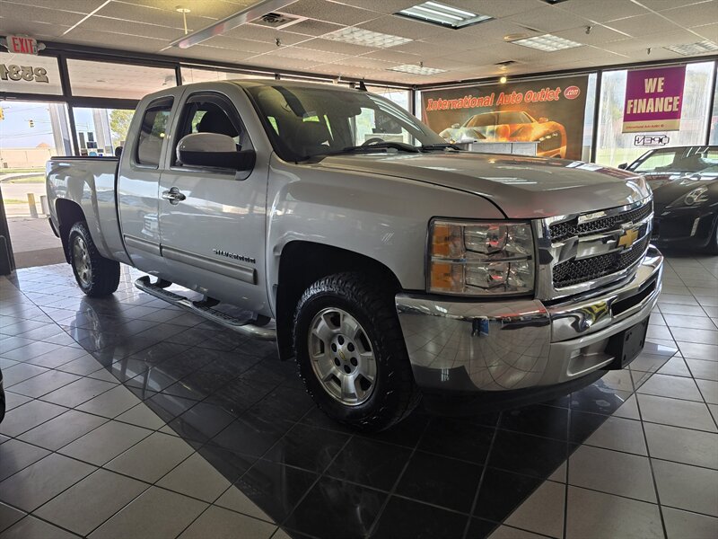 2013 Chevrolet Silverado 1500 LT 4DR EXTENDED CAB - Photo 3 - Hamilton, OH 45015