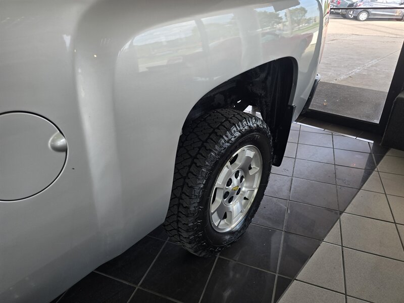 2013 Chevrolet Silverado 1500 LT 4DR EXTENDED CAB - Photo 33 - Hamilton, OH 45015