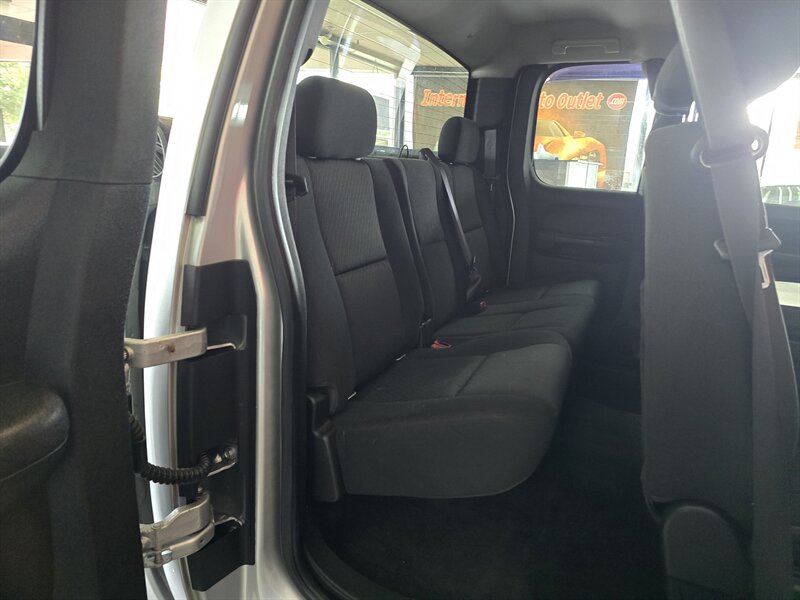 2013 Chevrolet Silverado 1500 LT 4DR EXTENDED CAB - Photo 16 - Hamilton, OH 45015