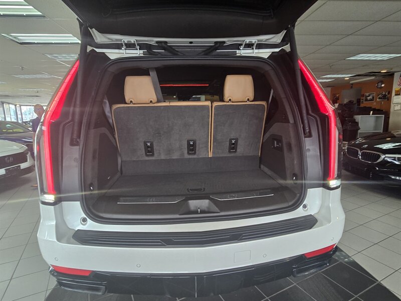2022 Cadillac Escalade Sport - Photo 45 - Hamilton, OH 45015