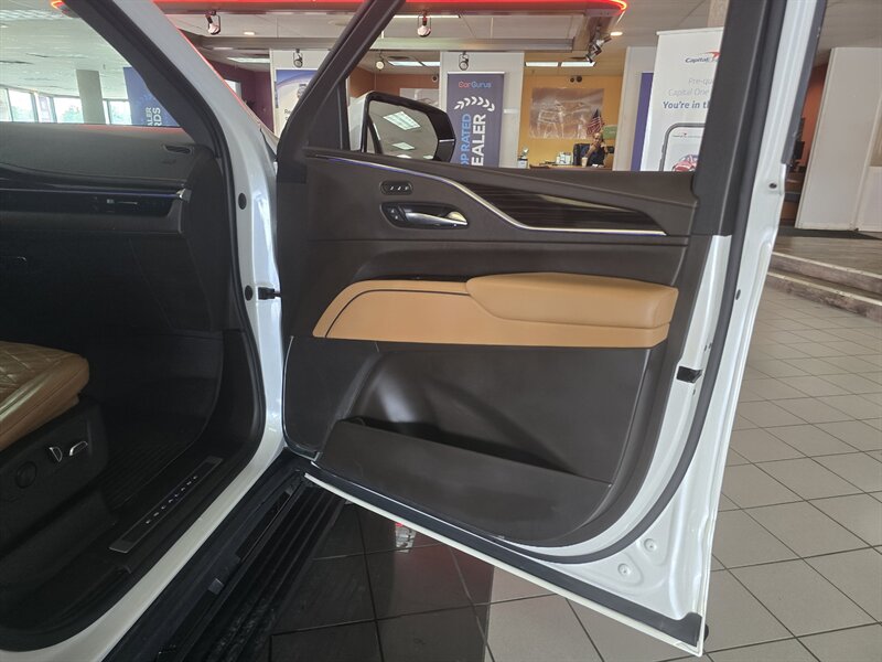 2022 Cadillac Escalade Sport - Photo 16 - Hamilton, OH 45015