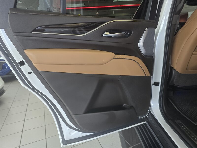 2022 Cadillac Escalade Sport - Photo 10 - Hamilton, OH 45015
