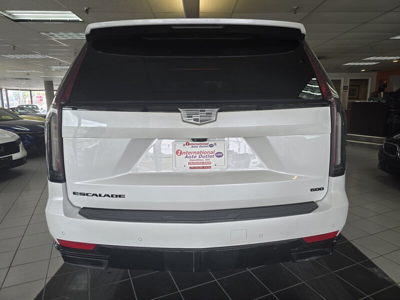 2022 Cadillac Escalade Sport - Photo 5 - Hamilton, OH 45015
