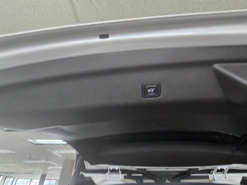 2022 Cadillac Escalade Sport - Photo 48 - Hamilton, OH 45015