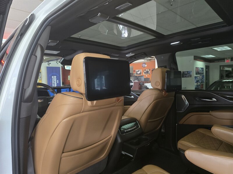2022 Cadillac Escalade Sport - Photo 11 - Hamilton, OH 45015