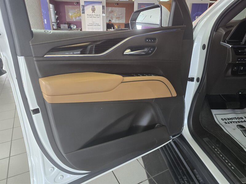 2022 Cadillac Escalade Sport - Photo 7 - Hamilton, OH 45015