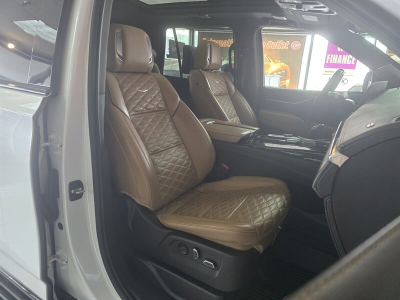 2022 Cadillac Escalade Sport - Photo 18 - Hamilton, OH 45015