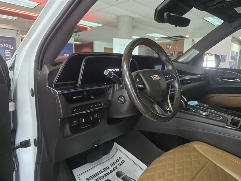 2022 Cadillac Escalade Sport - Photo 8 - Hamilton, OH 45015