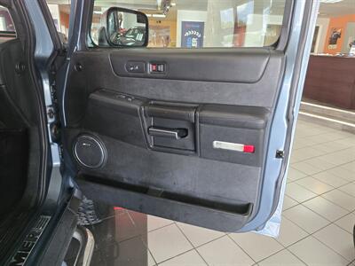 2005 Hummer H2   - Photo 13 - Hamilton, OH 45015