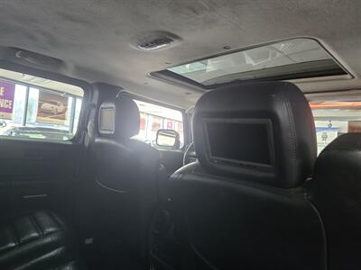 2005 Hummer H2   - Photo 17 - Hamilton, OH 45015