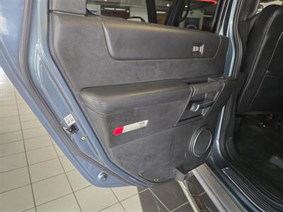 2005 Hummer H2   - Photo 9 - Hamilton, OH 45015