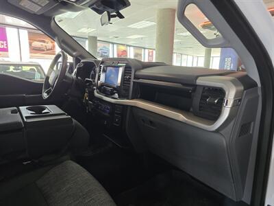 2022 Ford F-150 XLT SUPER CREW 4X4   - Photo 12 - Hamilton, OH 45015