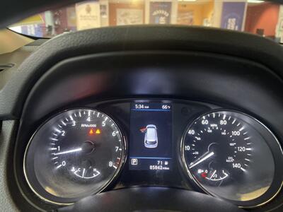 2019 Nissan Rogue S   - Photo 12 - Hamilton, OH 45015