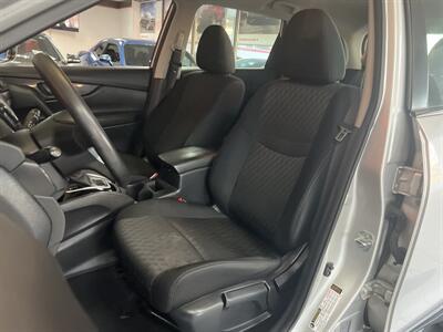 2019 Nissan Rogue S   - Photo 10 - Hamilton, OH 45015