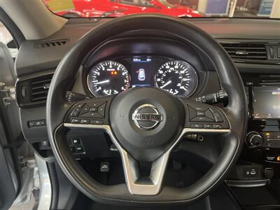 2019 Nissan Rogue S   - Photo 15 - Hamilton, OH 45015