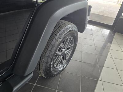 2015 Jeep Wrangler Sport 4DR SUV 4X4   - Photo 32 - Hamilton, OH 45015