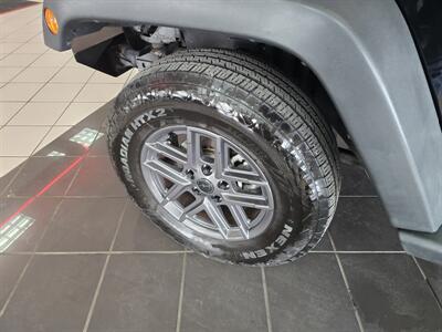 2015 Jeep Wrangler Sport 4DR SUV 4X4   - Photo 33 - Hamilton, OH 45015