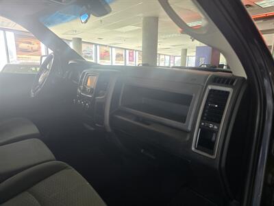 2019 RAM 1500 Classic Express-CREW CAB-4X4-HEMI   - Photo 13 - Hamilton, OH 45015