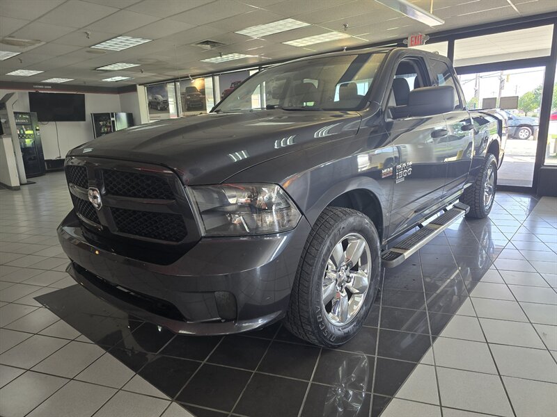 2019 RAM 1500 Classic Express-CREW CAB-4X4-HEMI   - Photo 1 - Hamilton, OH 45015