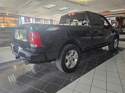 2019 RAM 1500 Classic Express-CREW CAB-4X4-HEMI   - Photo 4 - Hamilton, OH 45015