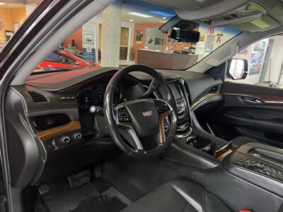 2017 Cadillac Escalade Luxury Collection 4DR SUV AWD   - Photo 11 - Hamilton, OH 45015