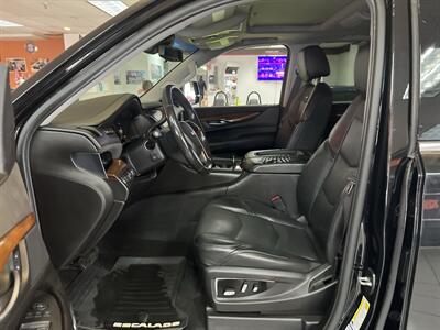 2017 Cadillac Escalade Luxury Collection 4DR SUV AWD   - Photo 9 - Hamilton, OH 45015