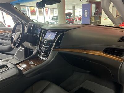 2017 Cadillac Escalade Luxury Collection 4DR SUV AWD   - Photo 32 - Hamilton, OH 45015