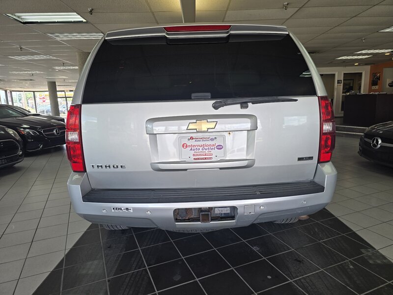 2010 Chevrolet Tahoe LT 4DR SUV 4X4 - Photo 5 - Hamilton, OH 45015