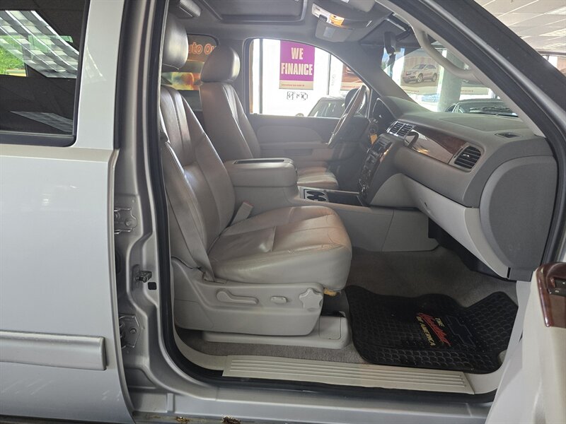 2010 Chevrolet Tahoe LT 4DR SUV 4X4 - Photo 19 - Hamilton, OH 45015