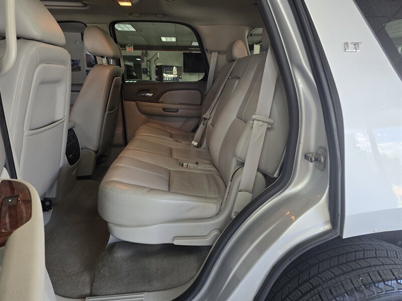 2010 Chevrolet Tahoe LT 4DR SUV 4X4 - Photo 11 - Hamilton, OH 45015