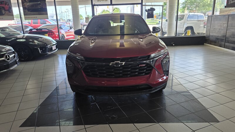 2024 Chevrolet Trax RS 4DR CROSSOVER W/1RS - Photo 3 - Hamilton, OH 45015