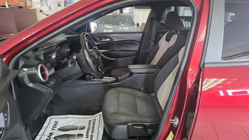 2024 Chevrolet Trax RS 4DR CROSSOVER W/1RS - Photo 9 - Hamilton, OH 45015