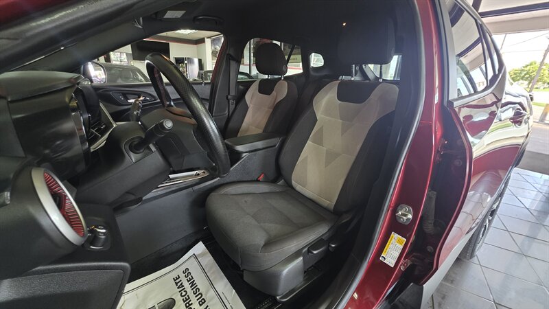 2024 Chevrolet Trax RS 4DR CROSSOVER W/1RS - Photo 10 - Hamilton, OH 45015